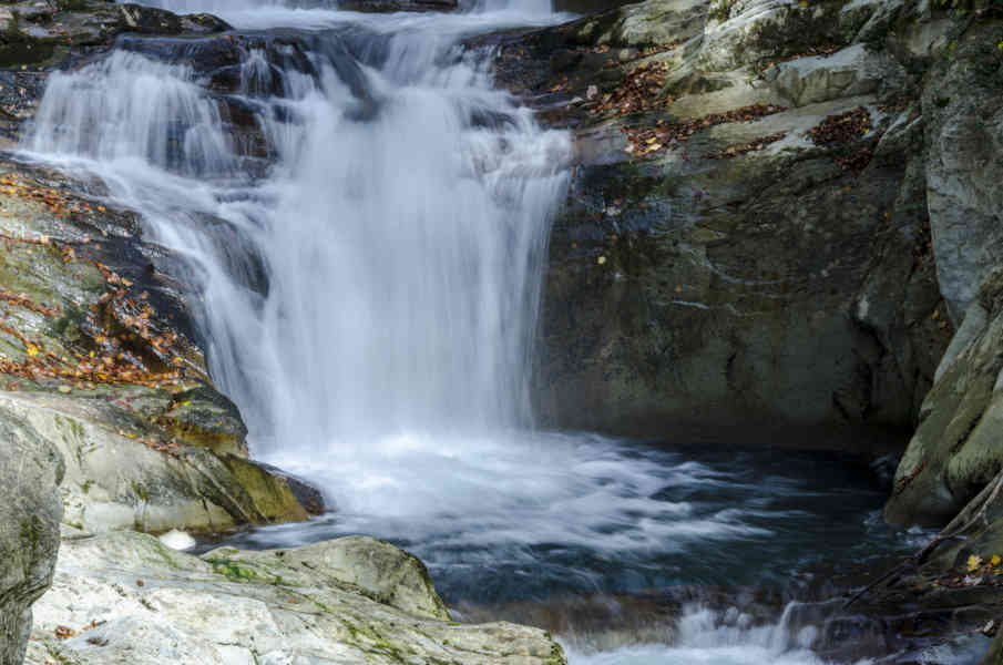 Comunidad Foral de Navarra 104 - Selva de Irati - cascada del Cubo.jpg